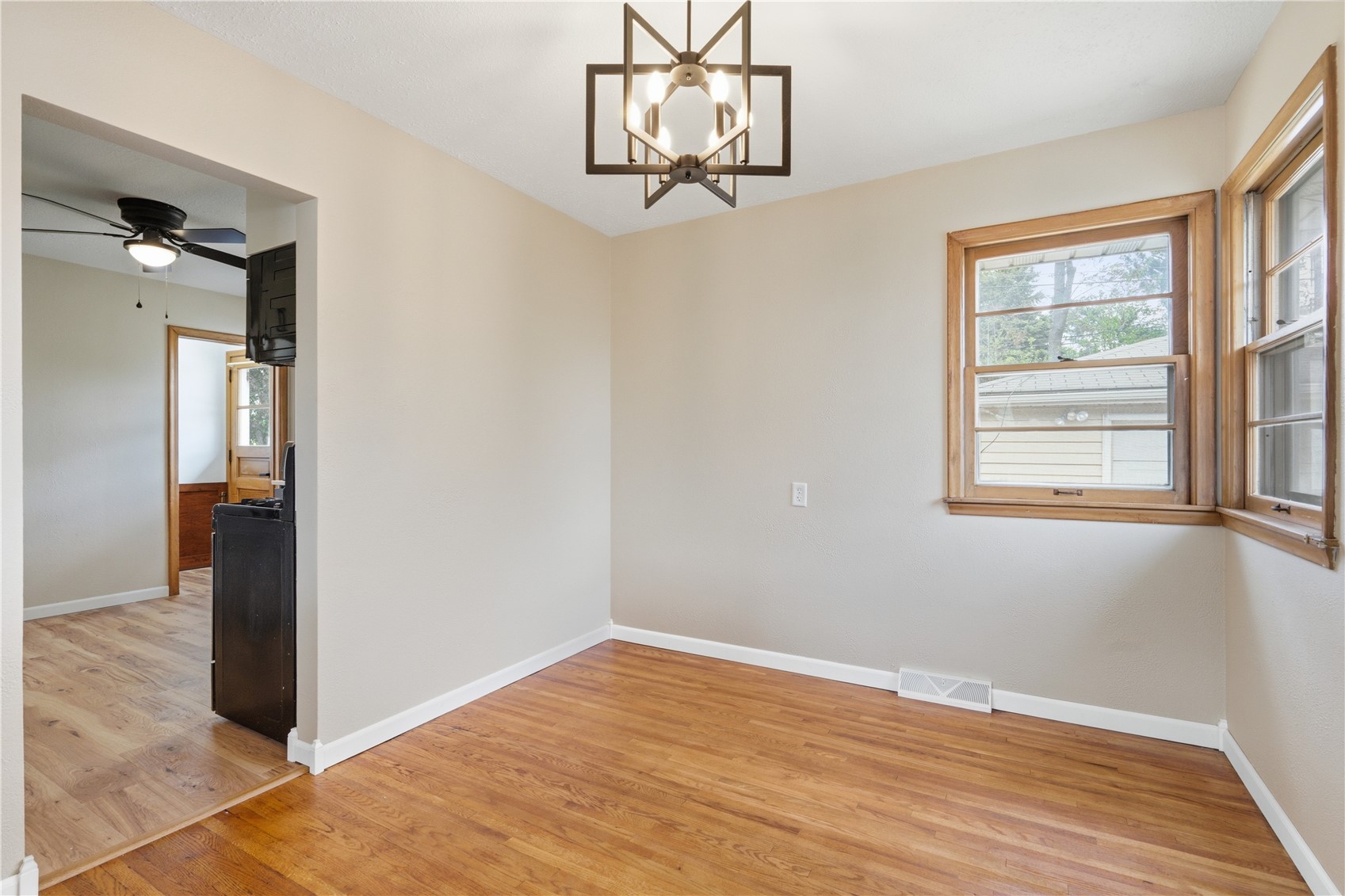 2058 42nd Street NE Cedar Rapids IA 52402