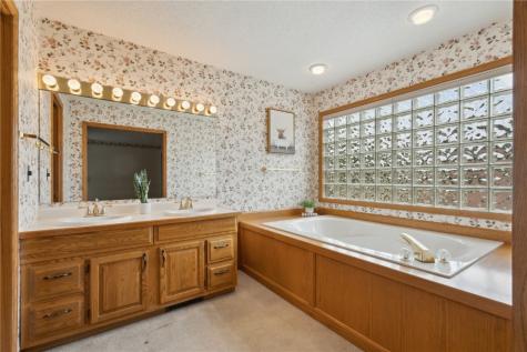 3350 Old Orchard Road NE Cedar Rapids IA 52402