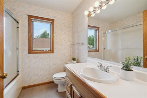 3350 Old Orchard Road NE Cedar Rapids IA 52402