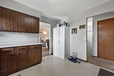 1225 Emmons Hiawatha IA 52233