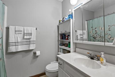 1225 Emmons Hiawatha IA 52233