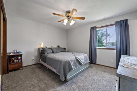 1225 Emmons Hiawatha IA 52233