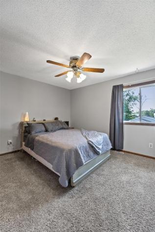1225 Emmons Hiawatha IA 52233