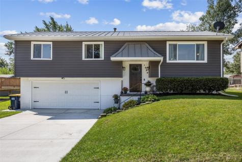 1225 Emmons Hiawatha IA 52233