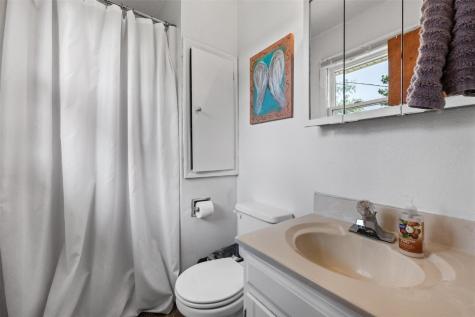 1225 Emmons Hiawatha IA 52233