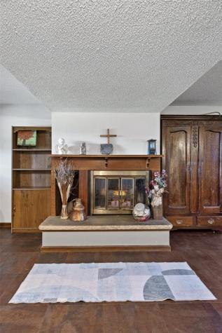 1225 Emmons Hiawatha IA 52233