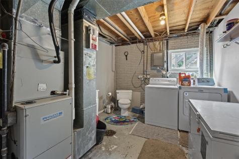 1225 Emmons Hiawatha IA 52233