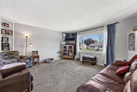 1225 Emmons Hiawatha IA 52233