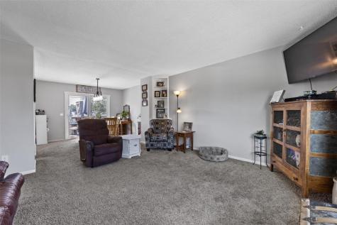 1225 Emmons Hiawatha IA 52233