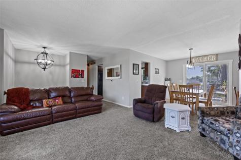1225 Emmons Hiawatha IA 52233