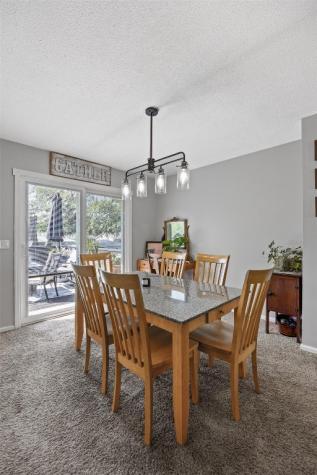 1225 Emmons Hiawatha IA 52233