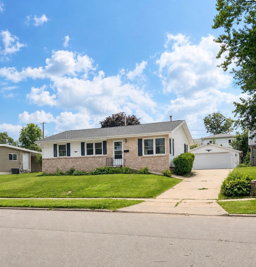 2565 23rd Avenue Marion IA 52302