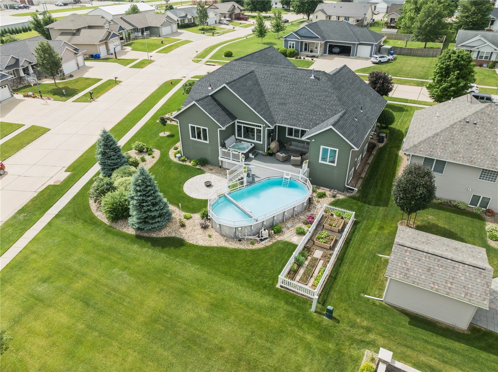 706 Jefferson Drive Center Point IA 52213