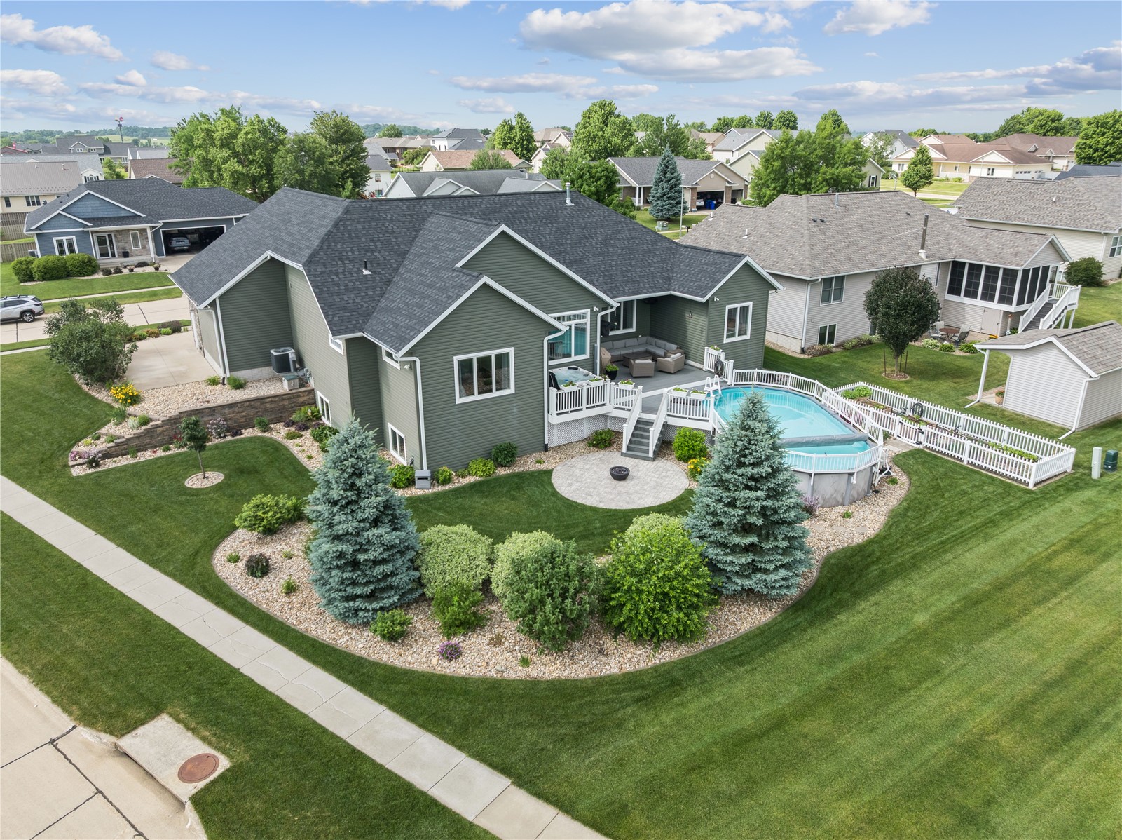 706 Jefferson Drive Center Point IA 52213