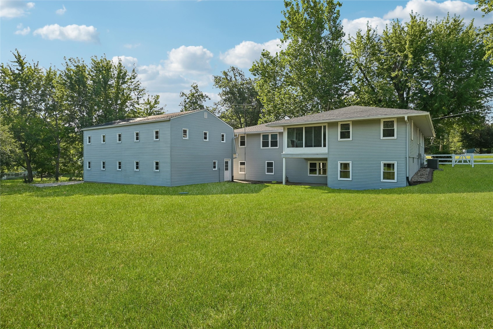 1022 Rolling Glen Drive Marion IA 52302
