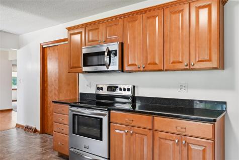 1022 Rolling Glen Drive Marion IA 52302