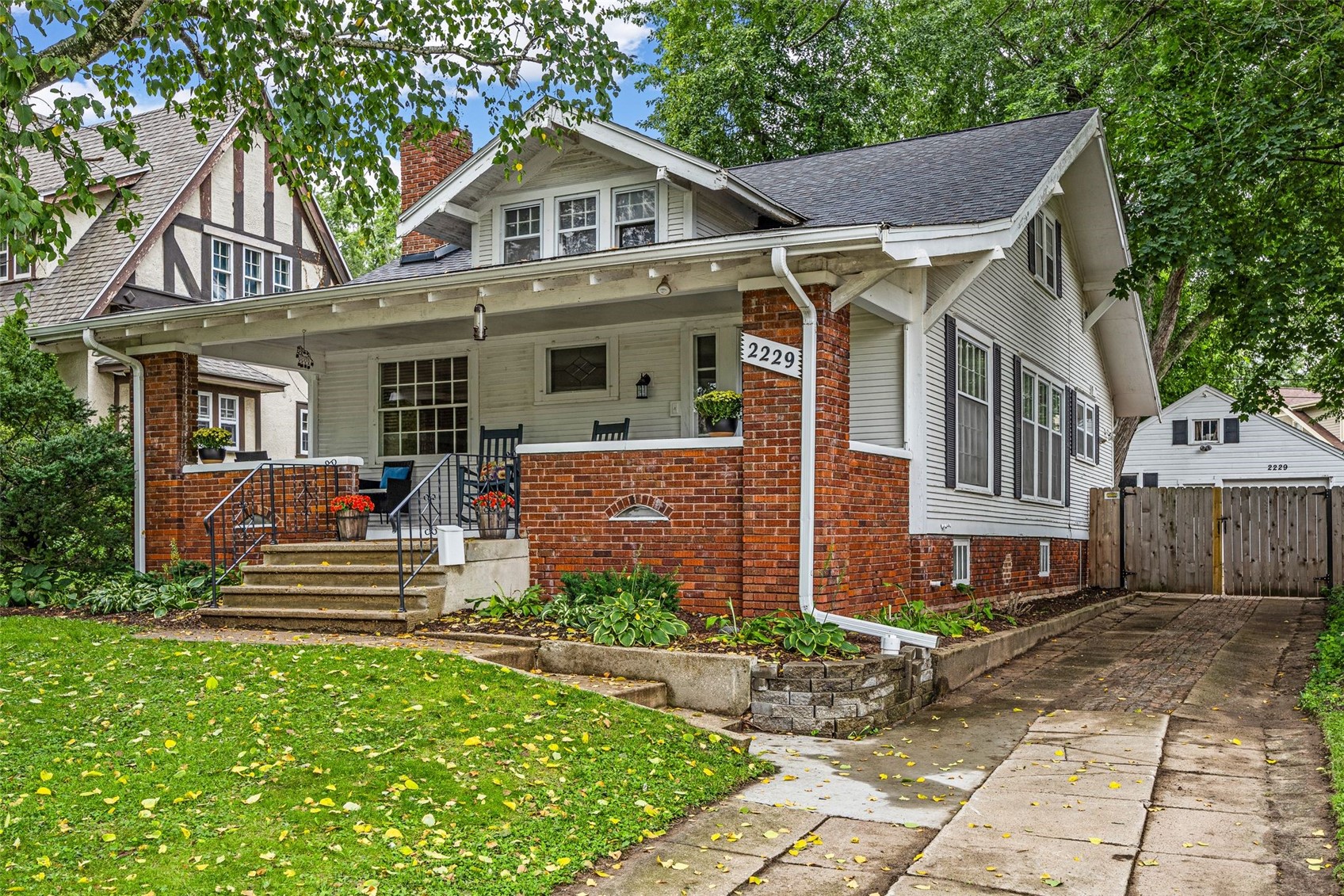 2229 Meadowbrook Drive SE Cedar Rapids IA 52403
