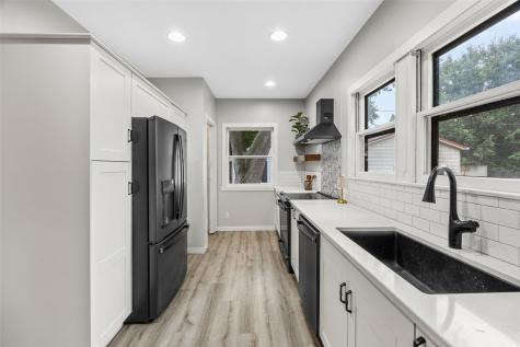 2229 Meadowbrook Drive SE Cedar Rapids IA 52403