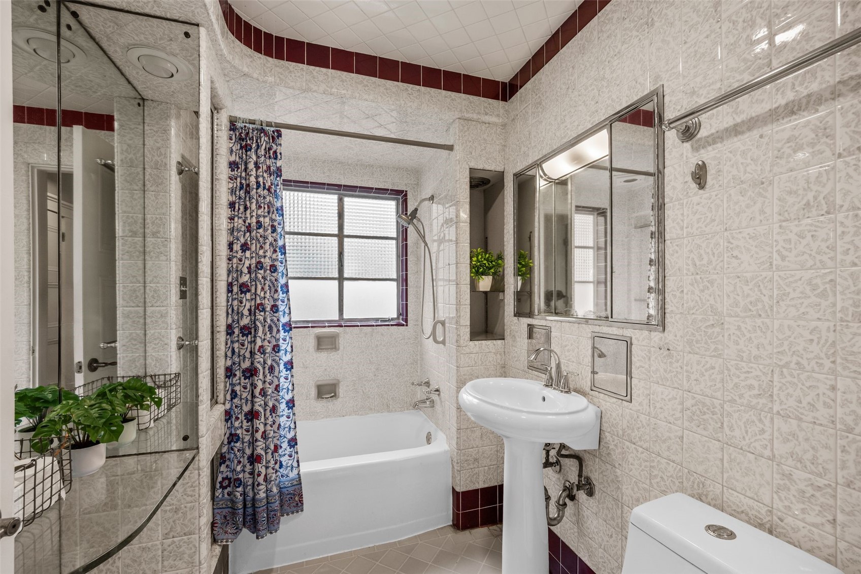 2229 Meadowbrook Drive SE Cedar Rapids IA 52403