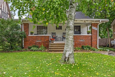 2229 Meadowbrook Drive SE Cedar Rapids IA 52403