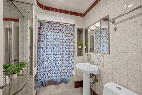 2229 Meadowbrook Drive SE Cedar Rapids IA 52403