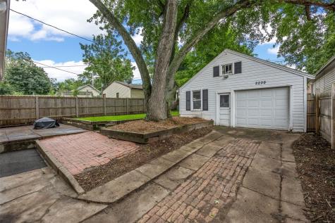 2229 Meadowbrook Drive SE Cedar Rapids IA 52403