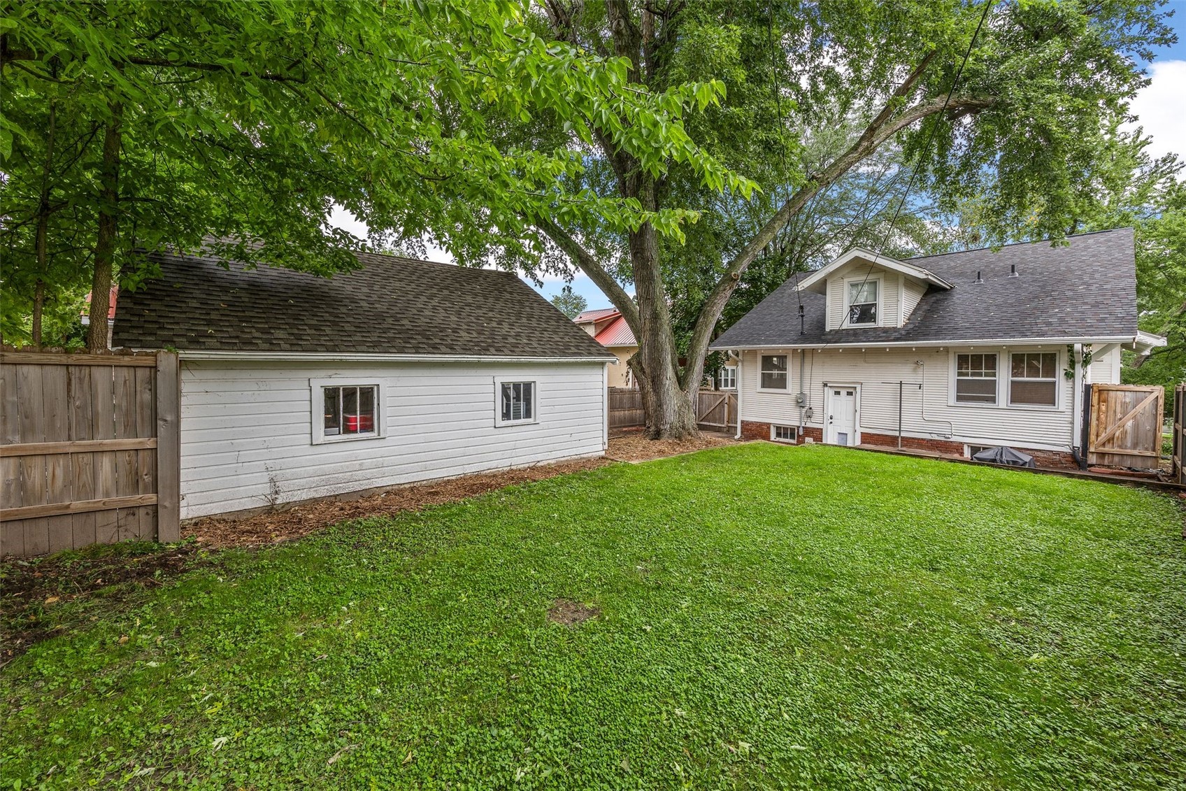 2229 Meadowbrook Drive SE Cedar Rapids IA 52403