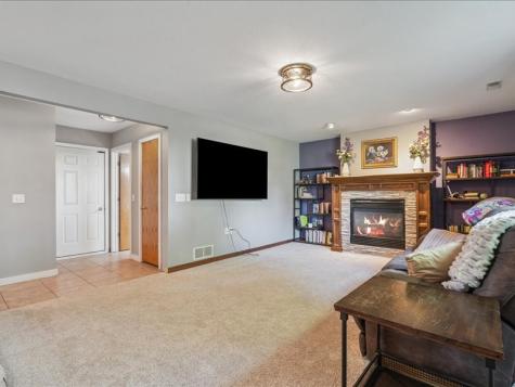 1865 Parkland Drive Ely IA 52227