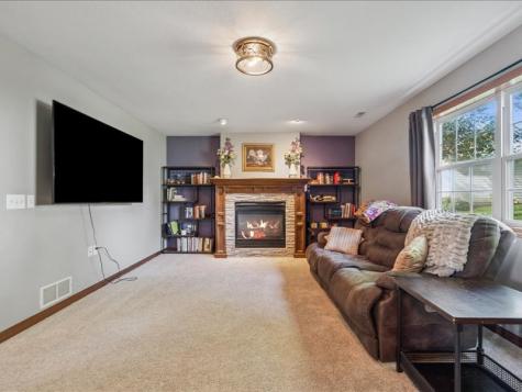 1865 Parkland Drive Ely IA 52227