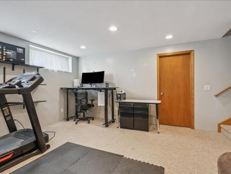 1865 Parkland Drive Ely IA 52227
