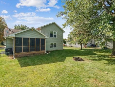 1865 Parkland Drive Ely IA 52227