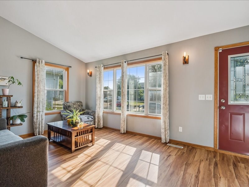 1865 Parkland Drive Ely IA 52227