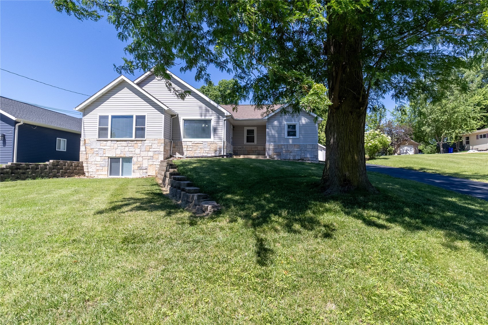 1230 Belmont Parkway NW Cedar Rapids IA 52405
