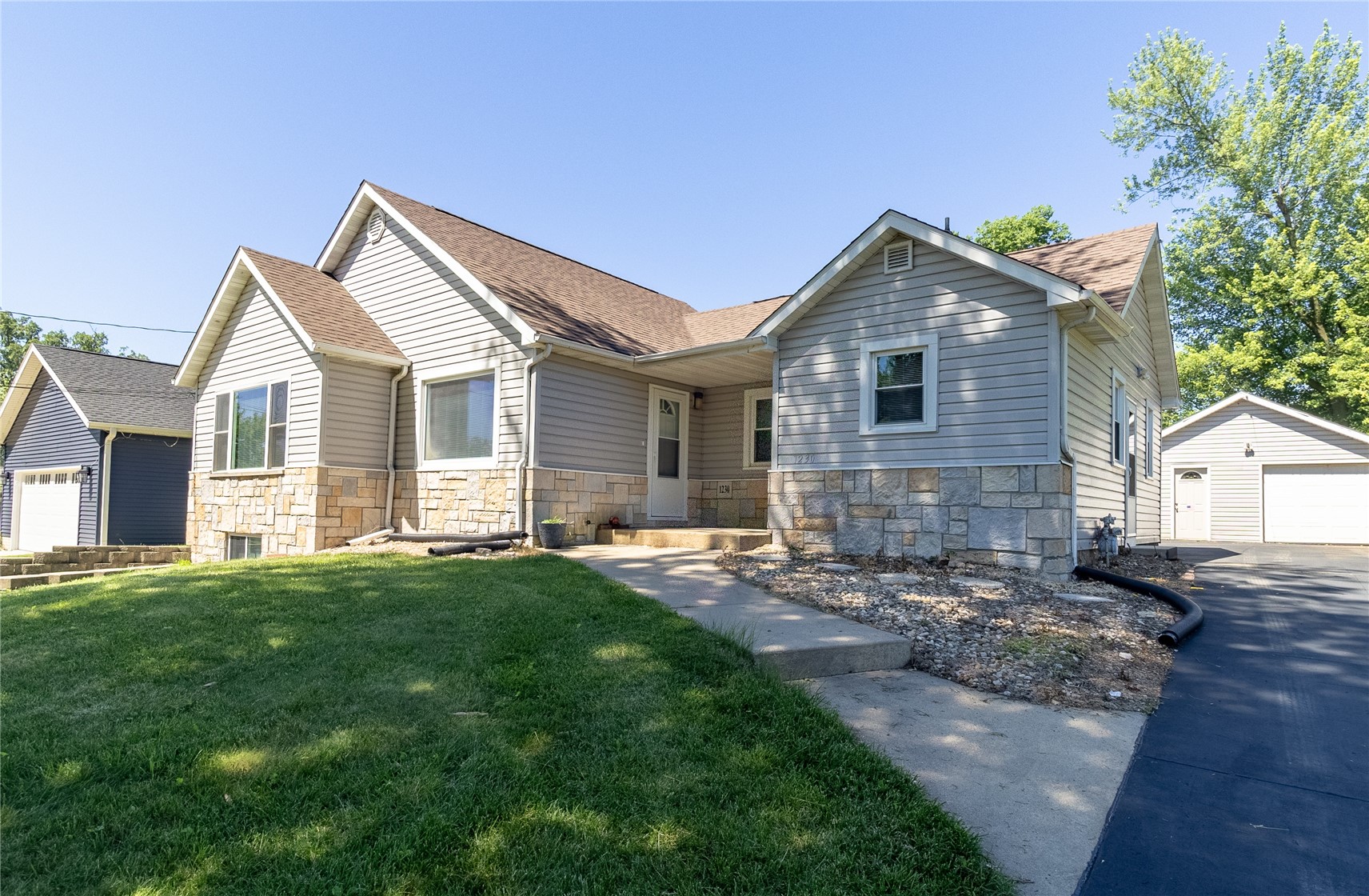 1230 Belmont Parkway NW Cedar Rapids IA 52405