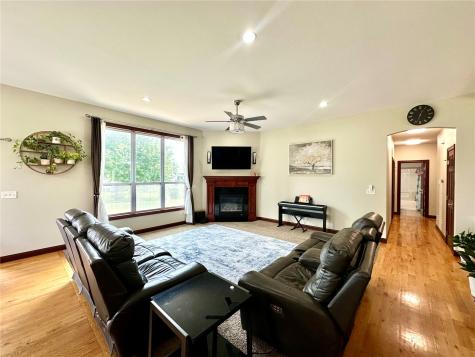 8412 Kensington Drive NE Cedar Rapids IA 52402