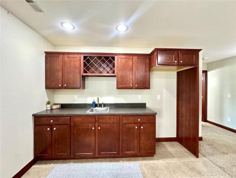 8412 Kensington Drive NE Cedar Rapids IA 52402