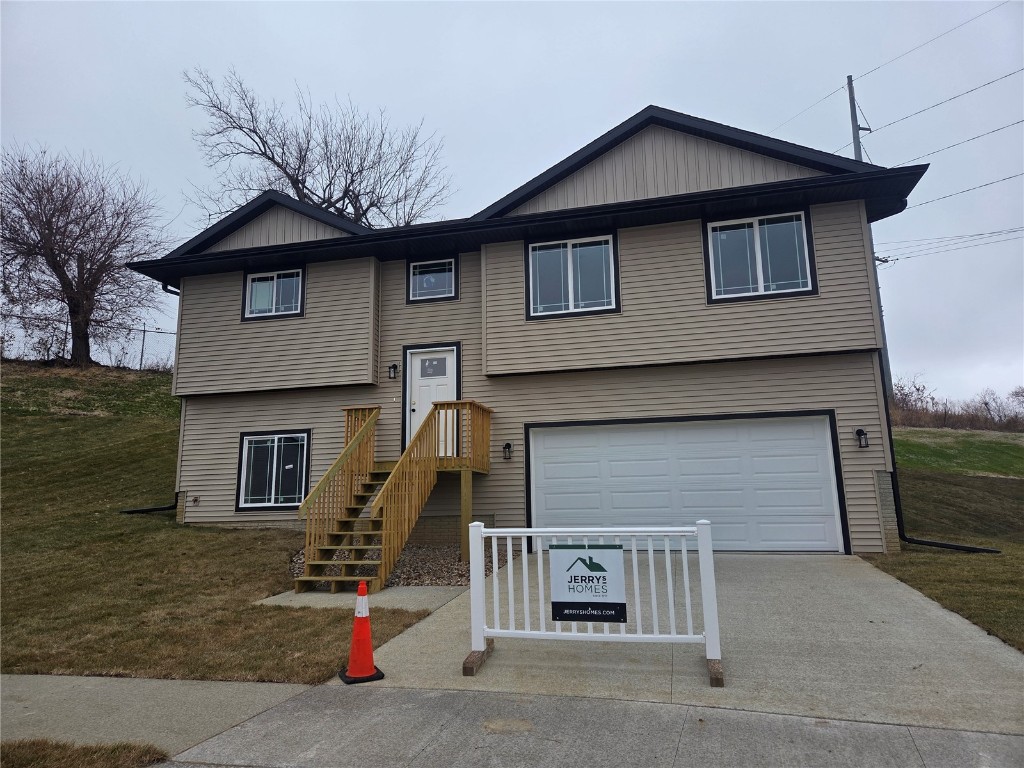 Cedar Rapids IA, 1812 Holly Meadow Avenue SW