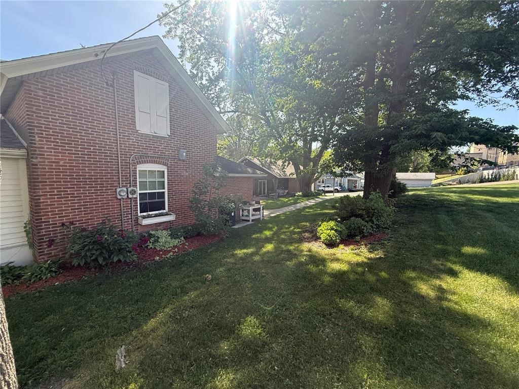 123 2nd Avenue SW Mt Vernon IA 52314