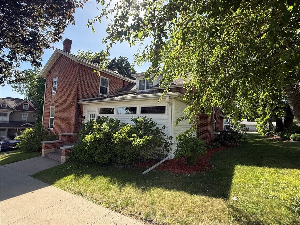 123 2nd Avenue SW Mt Vernon IA 52314