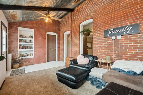 123 2nd Avenue SW Mt Vernon IA 52314