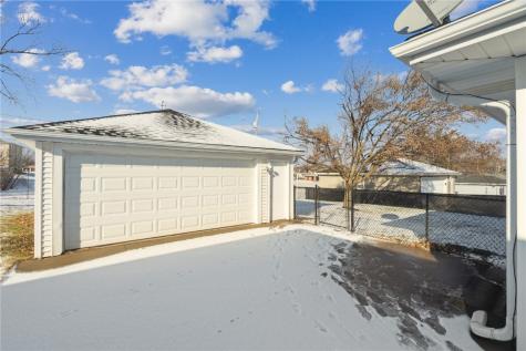 330 26th Street NW Cedar Rapids IA 52405