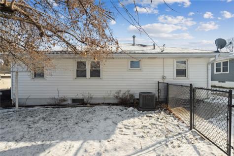 330 26th Street NW Cedar Rapids IA 52405
