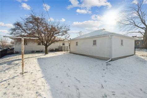 330 26th Street NW Cedar Rapids IA 52405