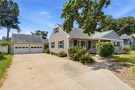 1287 29th Street NE Cedar Rapids IA 52402