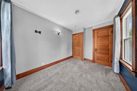 1432 34th Street NE Cedar Rapids IA 52402