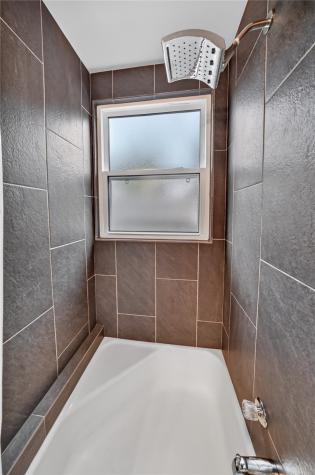 1432 34th Street NE Cedar Rapids IA 52402