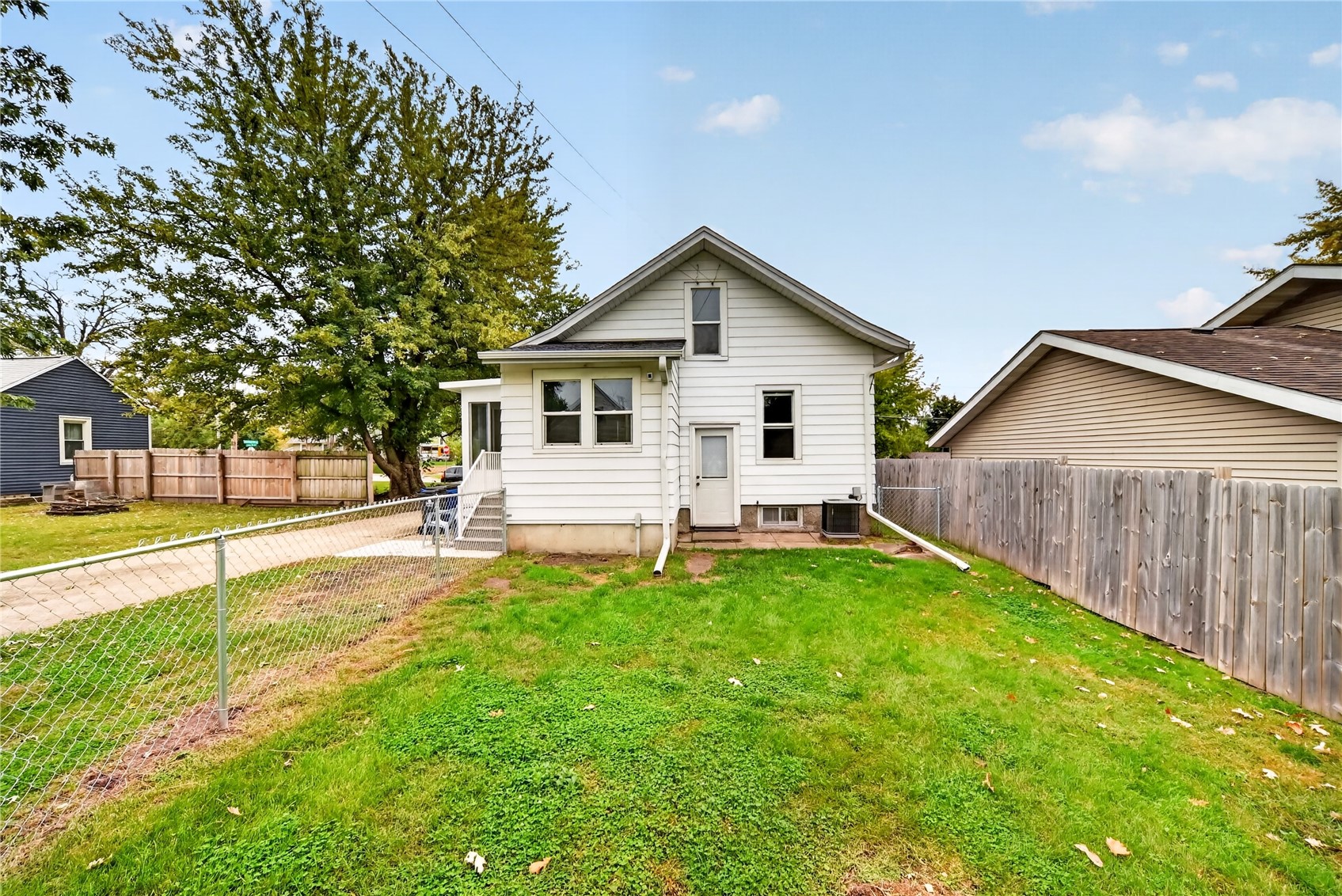 1432 34th Street NE Cedar Rapids IA 52402