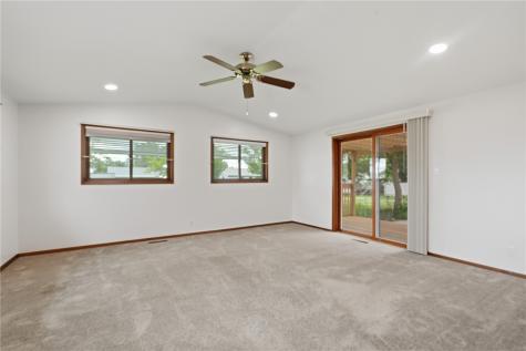 4610 Twin Pines Drive NE Cedar Rapids IA 52402