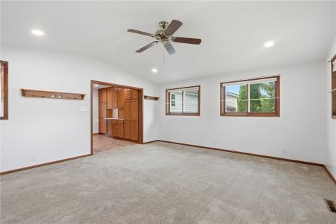 4610 Twin Pines Drive NE Cedar Rapids IA 52402