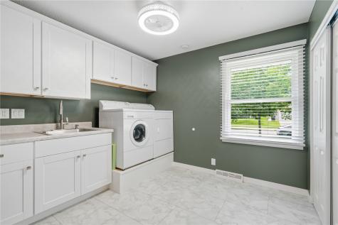 4610 Twin Pines Drive NE Cedar Rapids IA 52402